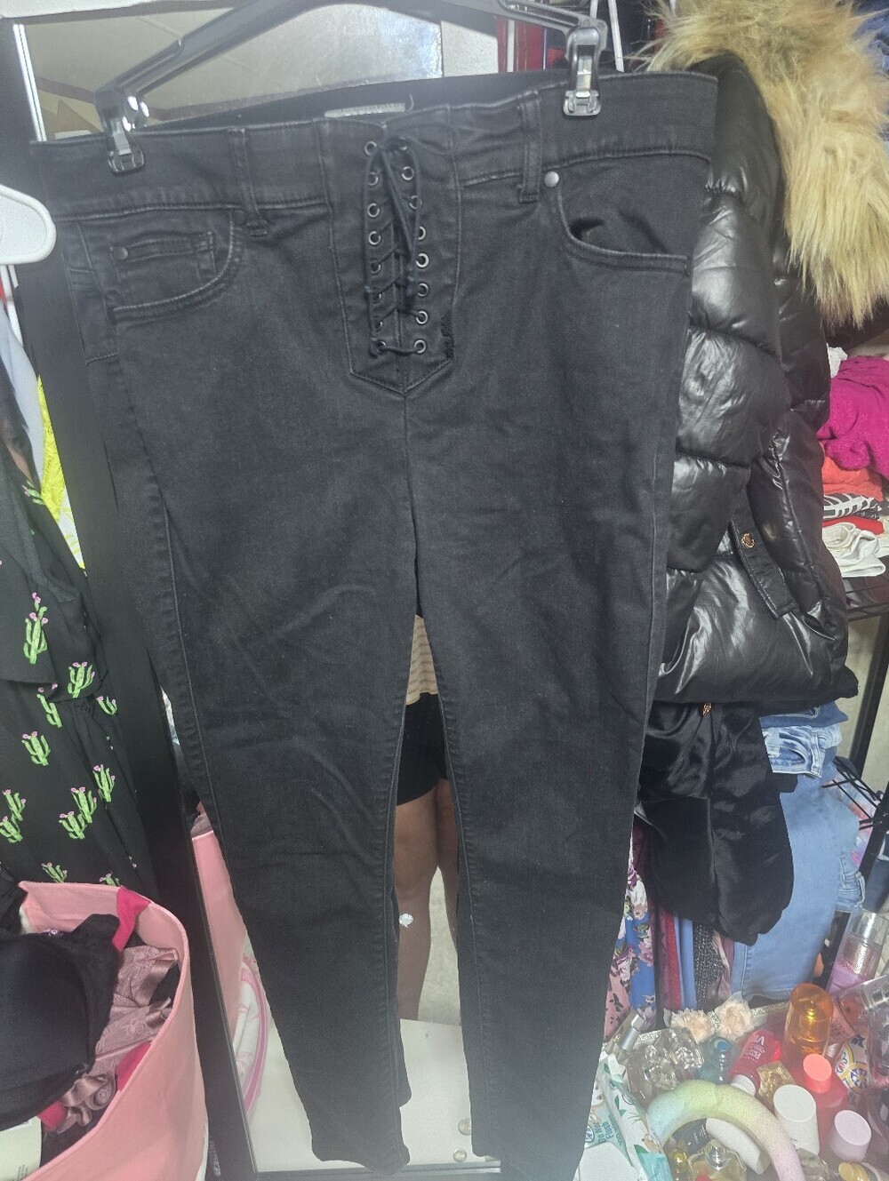 Like New 16 Torrid Bombshell Tie Front Skinny Super Soft High-Rise Jean